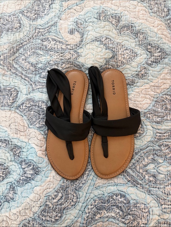 torrid Shoes - torrid Black Wrap Toe-Loop Sandals with Tan Footbed